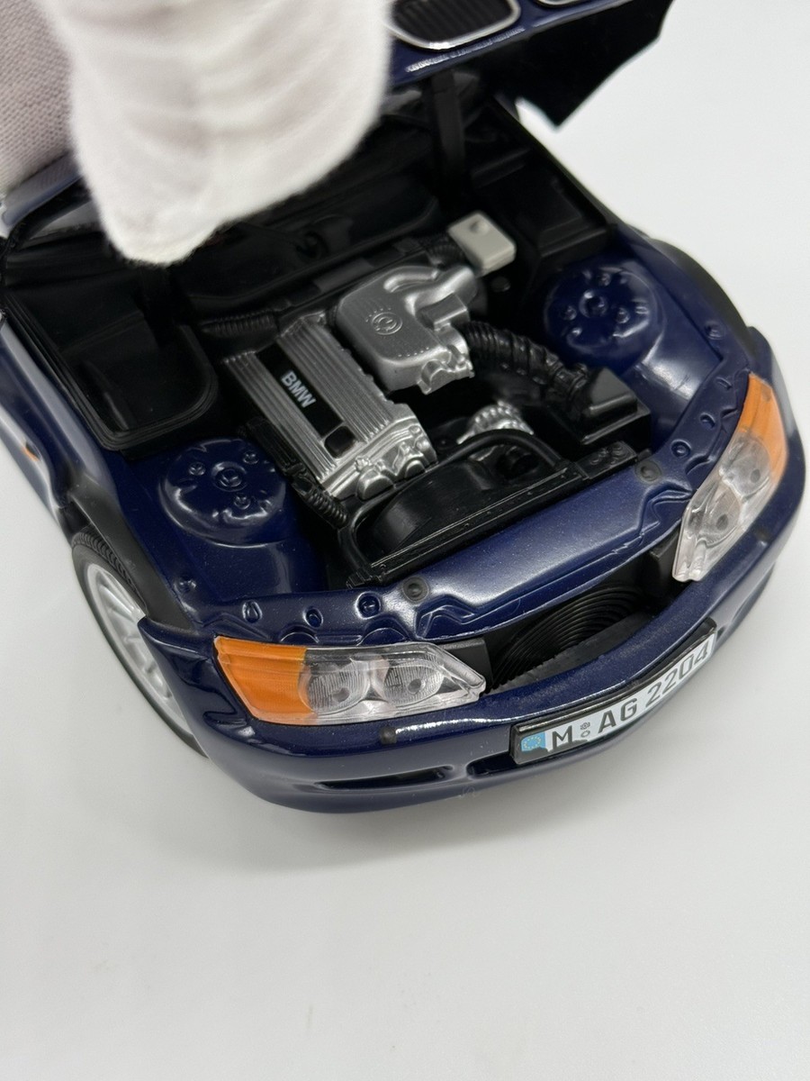 1/18 UT Models Dealer Edition BMW Z3 Roadster Cargo Box - Montreal