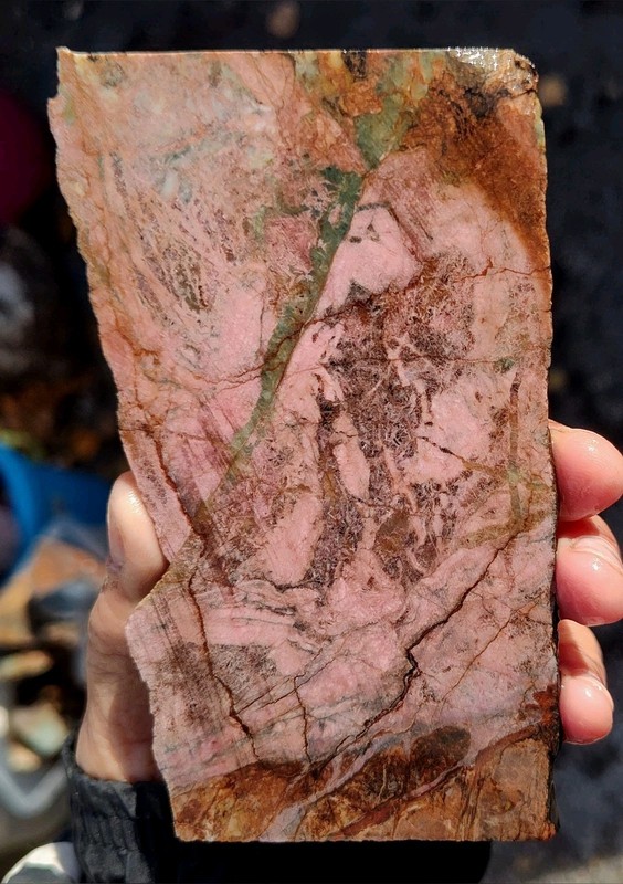 rawk11: Rhodonite slab-Pink+Green inclusions-Location Unknown 