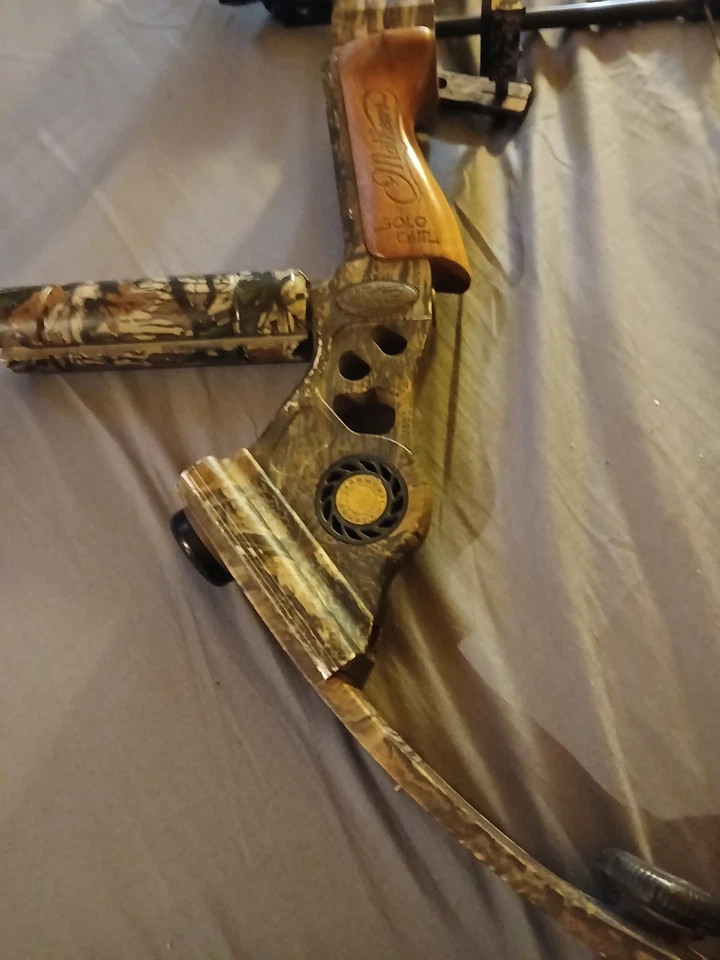 Mathews Solo Cam SQ 2 Compound  Bow  - Image 2 of 4