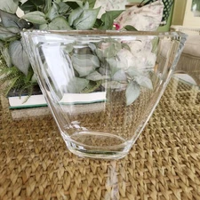 Tiffany & Co. Large Diamond Flared Crystal 7" Vase For Delta Air Miles elegant 