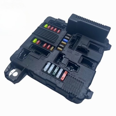 8200306032 8200306033 Fuse box suitable for automatic Renault Megane Scenic