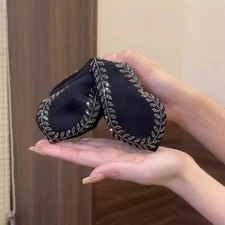 Elegant Black Grain Spike Pattern Triangle Hair Claw Clip with Bow for Women