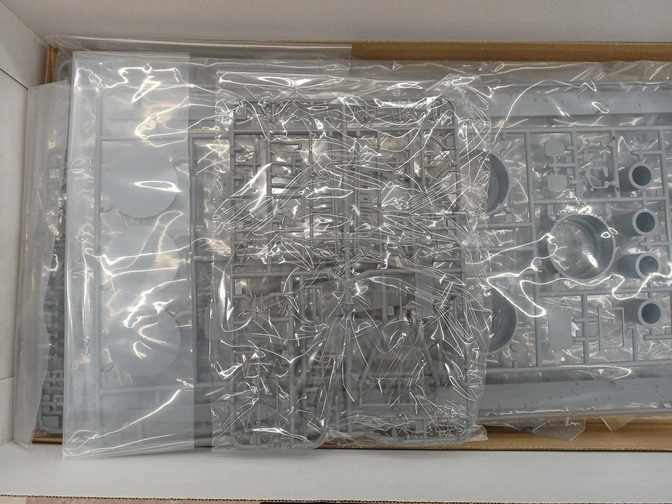 1/350 scale PREMIUM TAMIYA model number: Japanese battleship Yamato 1/350 - Image 4 of 4