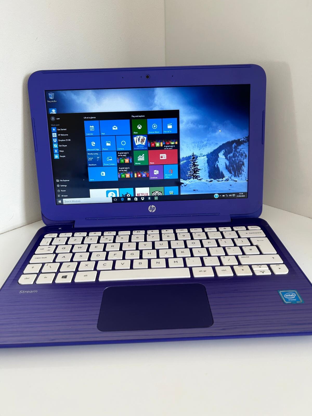 πHP Stream 11-r001na Blue 11" Laptop with Intel CPU, 2gb RAM, 32GB SSD π - Picture 3 of 10