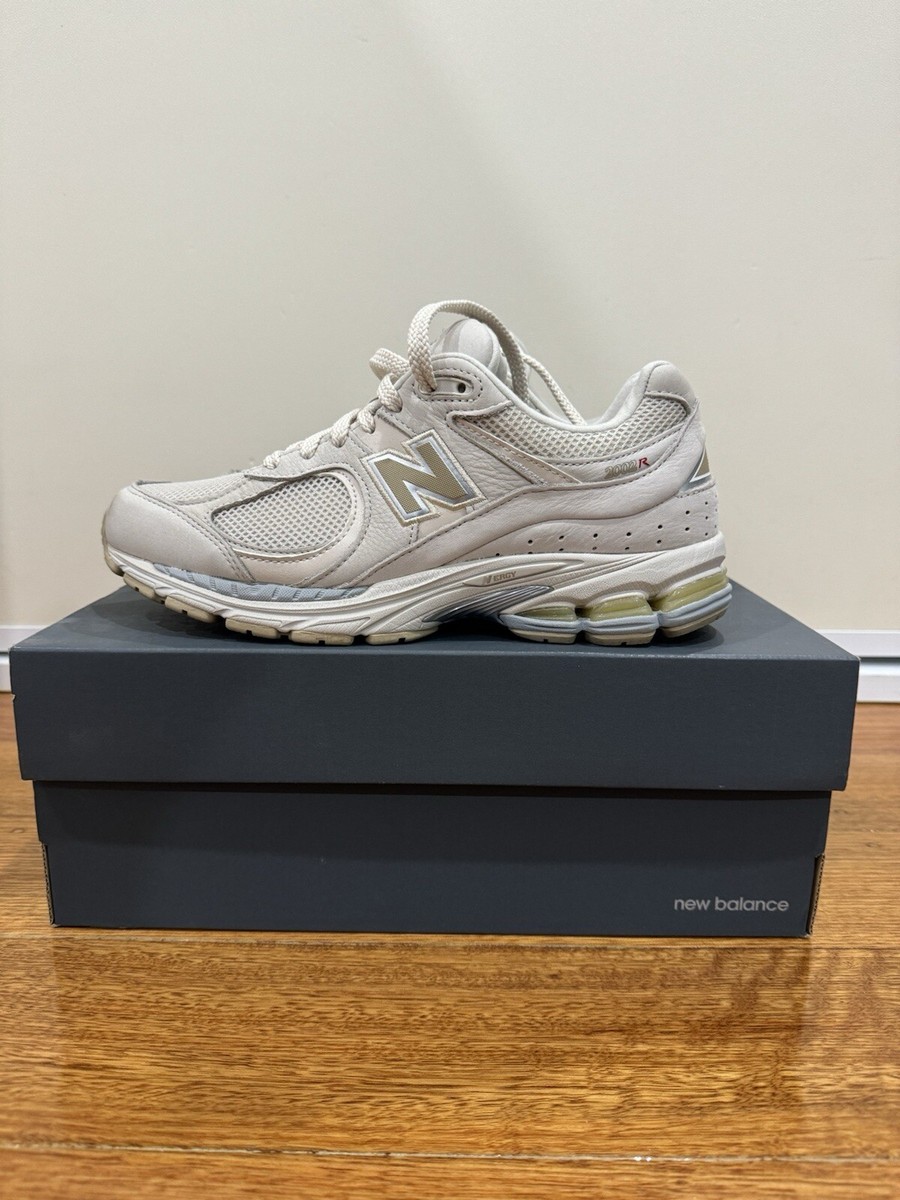New Balance 2002R3 US8 OG All (Used Lightly)