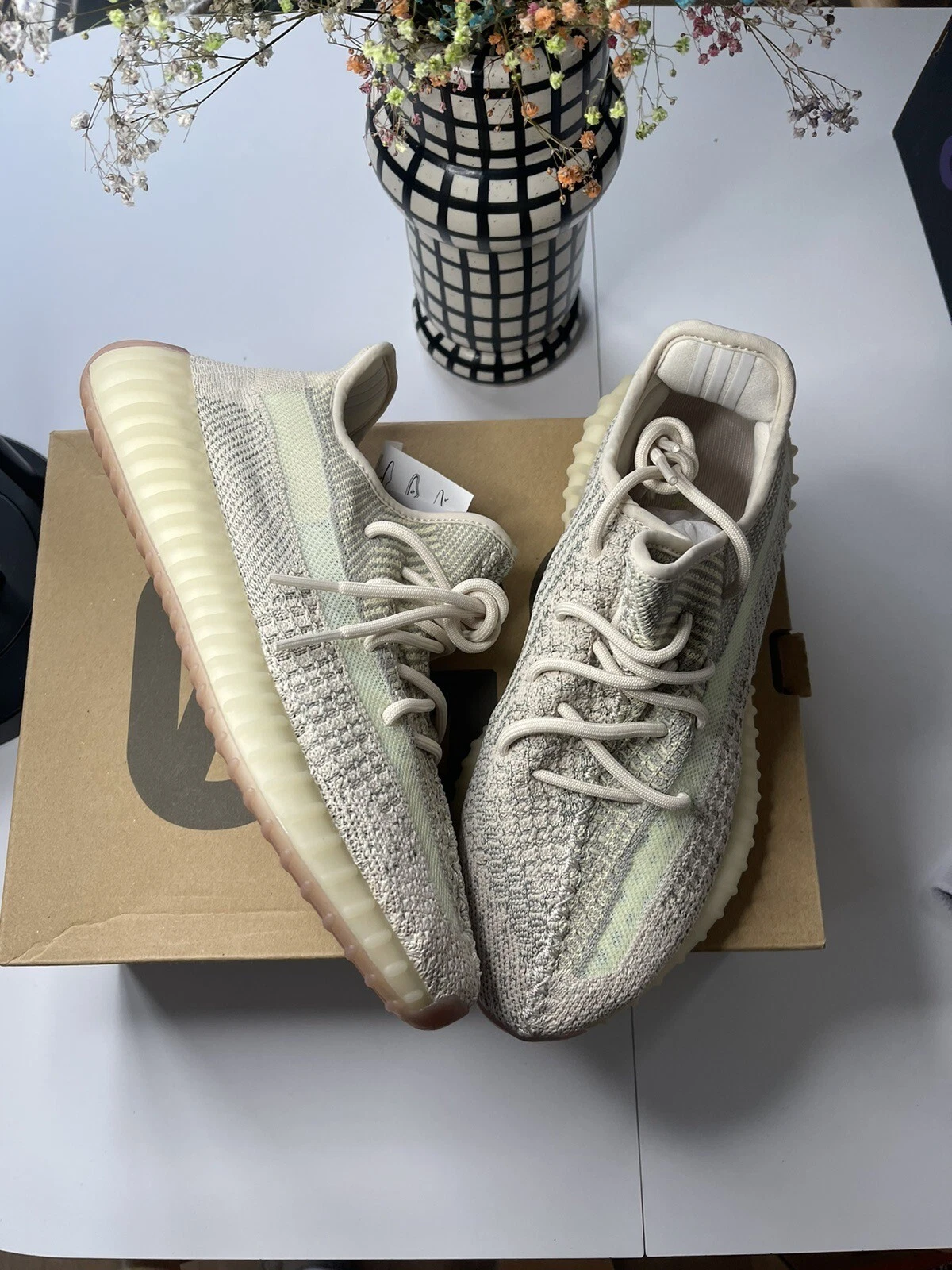 Sneaker Adidas Yeezy Boost 350 V2 UK8.5 in citrino riflettente FW5318 nuovissima