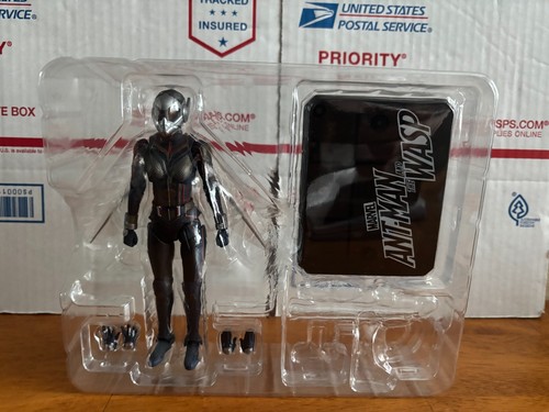 Bandai S.H. Figura Figuarts Ant-Man and the Wasp Wasp y Tamashii Stage Bandai - Imagen 6 de 12