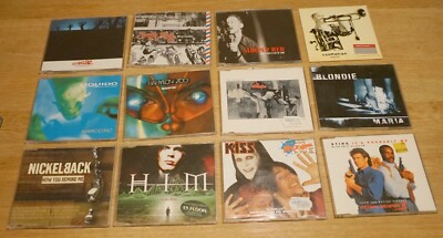 12 CDs (Maxis) Gorillaz, HIM, Kiss, Liquido, Stranglers, Nickelback, Blondie ...