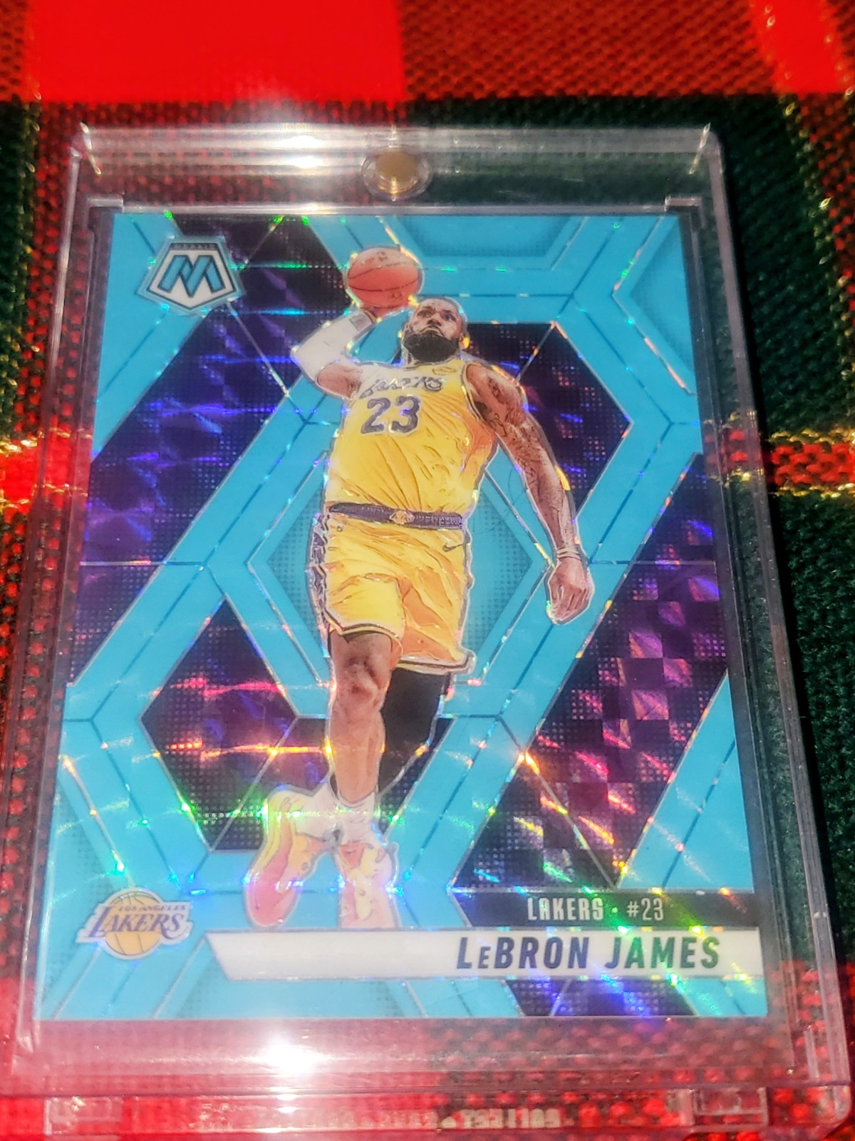 2024-25 Panini Mosaic LeBron James #180 Fluorescent Blue Prizm /75 Beautiful 