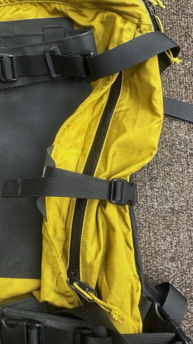 RARE ARCTERYX M20 BACKPACK SNOWBOARD/SKI/SNOW YELLOW/BLACK CANADA