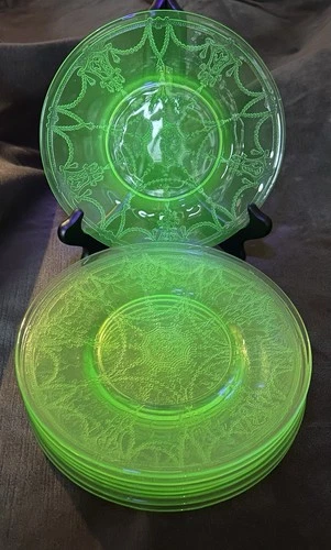 Set Of 8 Anchor Hocking Green Uranium Cameo Ballerina Depression Glass 8” Plates