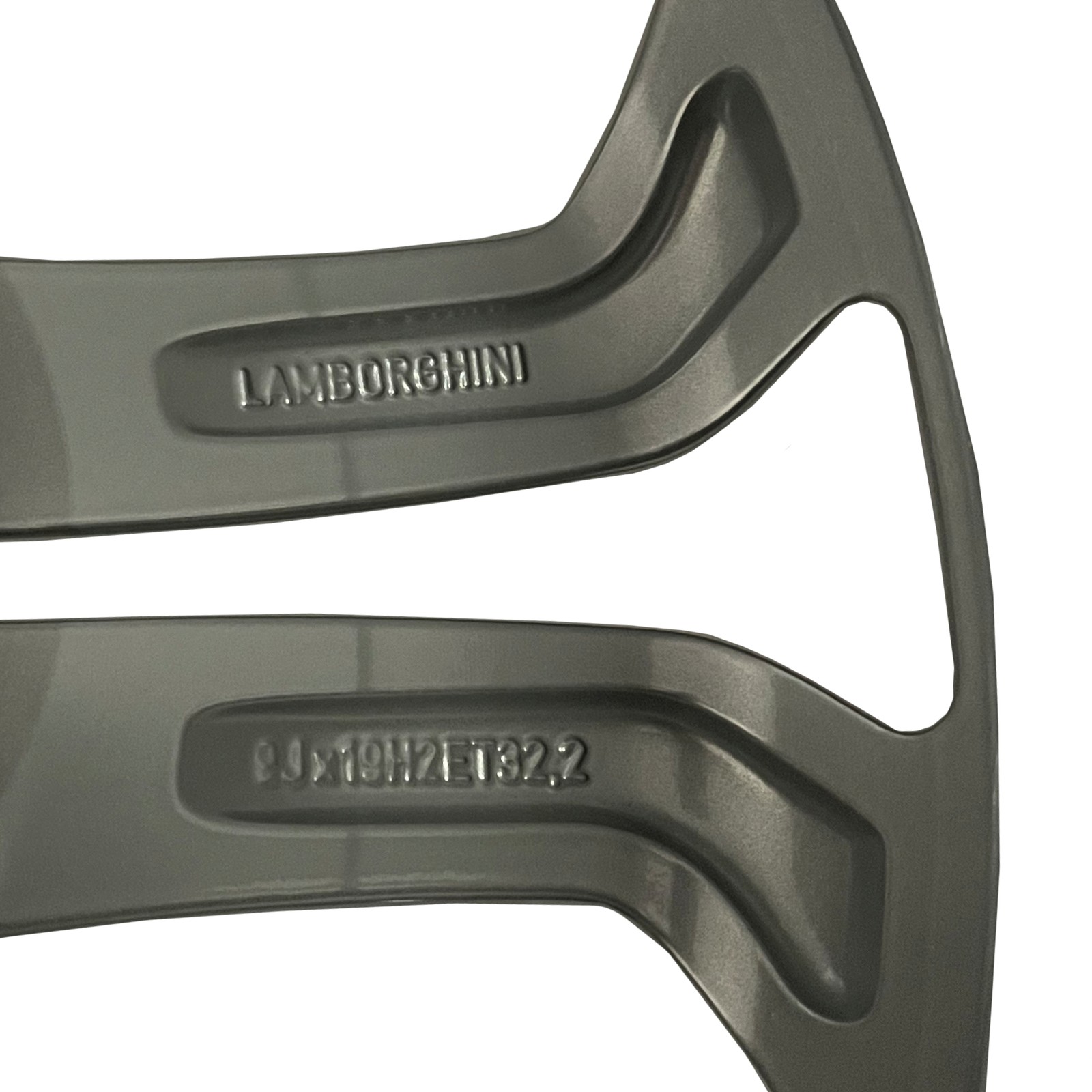 Lamborghini Aventador Front Wheel P/N 470601017
