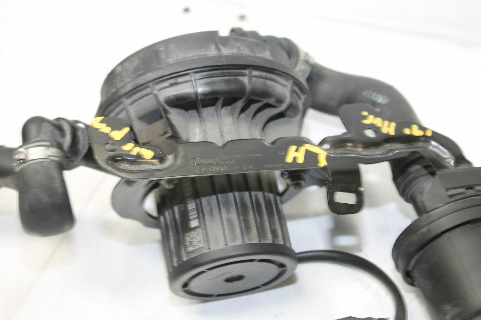  2019 LAMBORGHINI HURACAN LH DRIVERS ENGINE AIR PUMP ASSEMBLY W/ LINE 4S0906601B