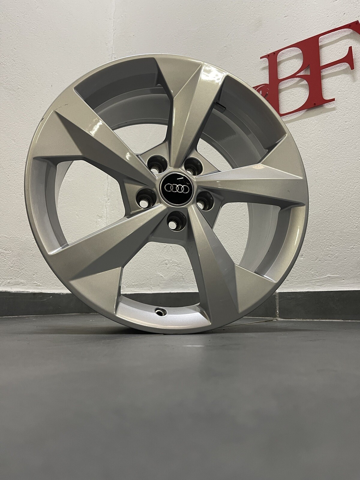 1x Original Audi A3 S3 18 Zoll 8.0 5x112 46ET 8Y0601025G Felge Titan 18“