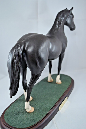 BESWICK HORSE - WELSH COB STALLION ON WOODEN PLINTH - BOXED - Picture 5 of 14