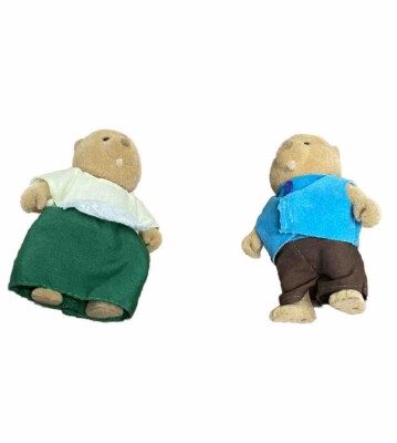 1986 Maple Town Bucky Beaver's Family Tonka 2 Figures Mr & Mrs Beaver W/ Clothes