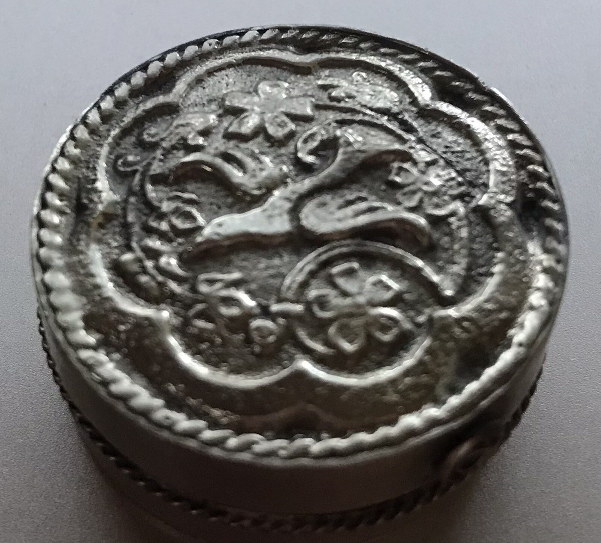 彫刻・オブジェ Vintage London Hallmark 1984 Pill Box 彫刻・オブジェ Vintage London Hallmark 1984 Pill Box 彫刻