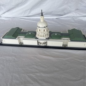 LEGO Architecture: United States Capitol Building (21030) - Used Read Desc