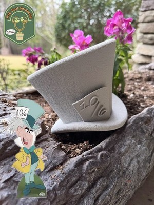 Mad Hatter Disney Garden Statue - Flower Festival Parks Alice In Wonderland