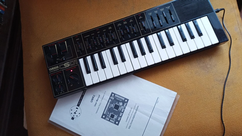 Yamaha CS 01 Analog Synthesizer mit Midi Retrofit Kult Synth midifiziert
