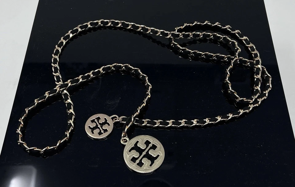 Tory Burch Oro Negro Cadena Logo Medallón Cinturón Collar Envolvente Cadena Mujeres Foto 3 de 4