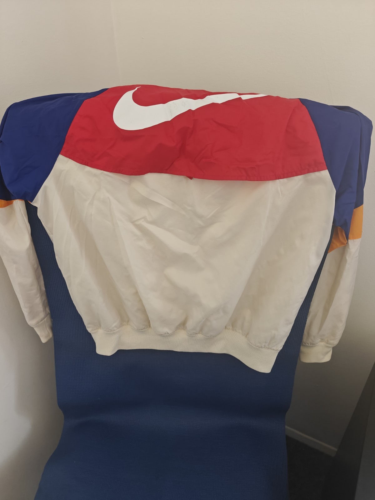 Nike Windrunner Jacket Size Medium - image 3