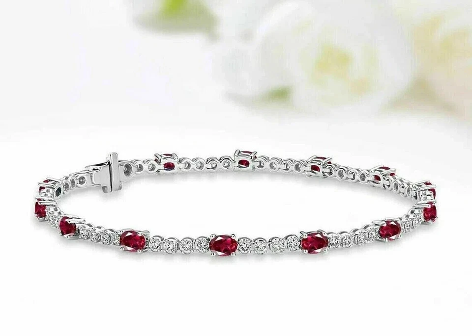 Brazalete de tenis de diamantes y rubíes simulados de corte ovalado de 10 quilates enchapado en oro blanco de 14 k Foto 2 de 4