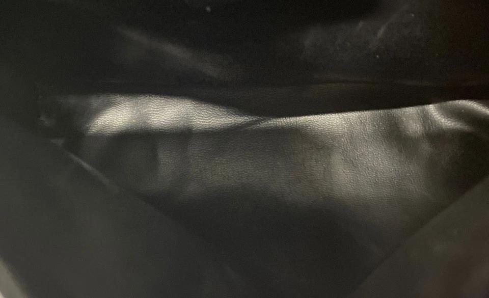 Bolso de hombro para mujer Nina Ricci de cuero negro con cierre Foto 4 de 4