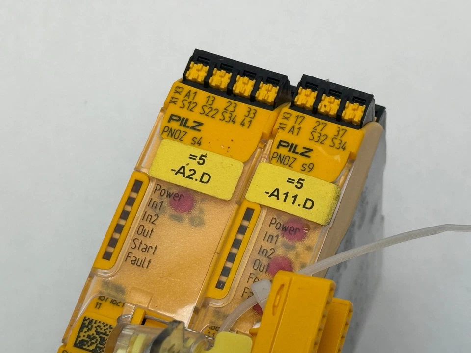 Pilz PNOZ-S9 PNOZ-S4 Safety Relay Set Pilz 150109 751104 PNOZ S9 & PNOZ S4 - Image 3 of 4