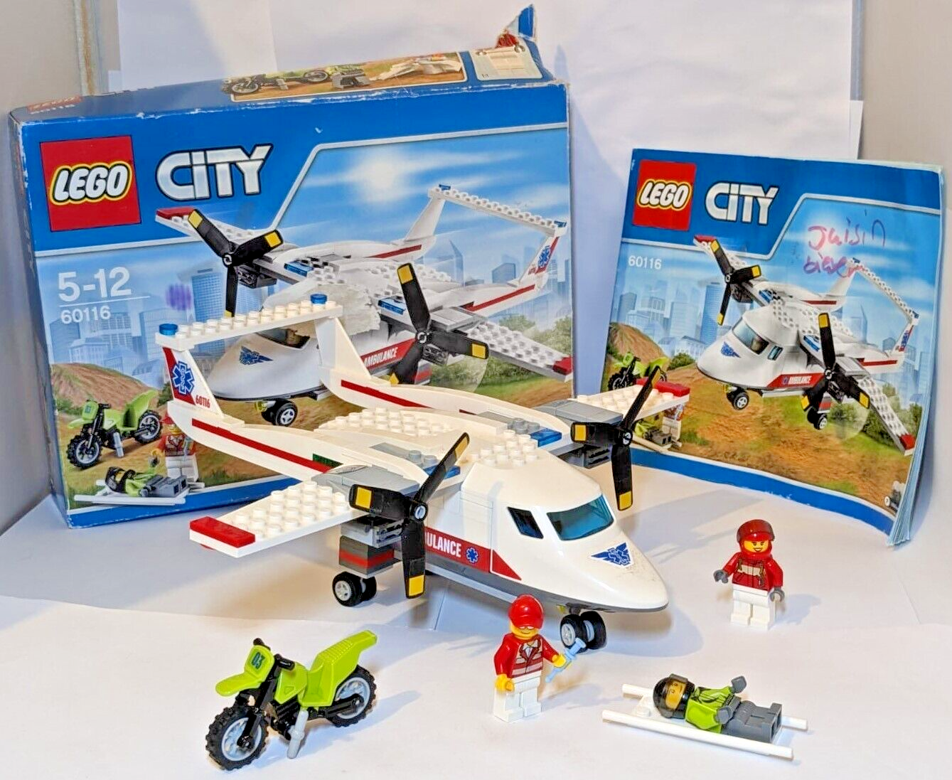 LEGO City - 60116 Ambulance Plane with 3 Minifigures + Box & Instructions, 2016