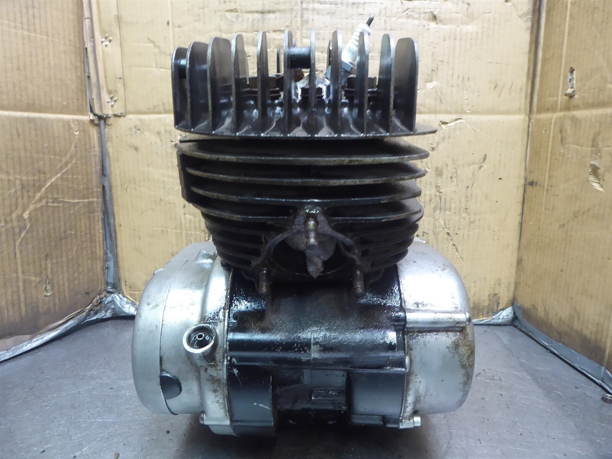 km0411ページ
NO.492.538.451.030 ④樹脂ピアス KAWASAKI FR691V-BS24-R Cylinder Crankcase Cover 49015-7106