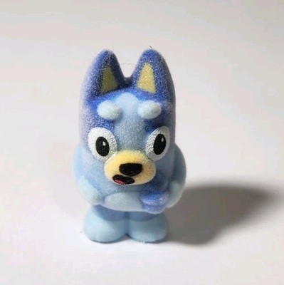 BLUEY FUZZIES SERIES 1 BLUEY 07 CUPCAKE FLOCKED FUZZY 1.5'' MINIFIGURE MOOSE TOYS