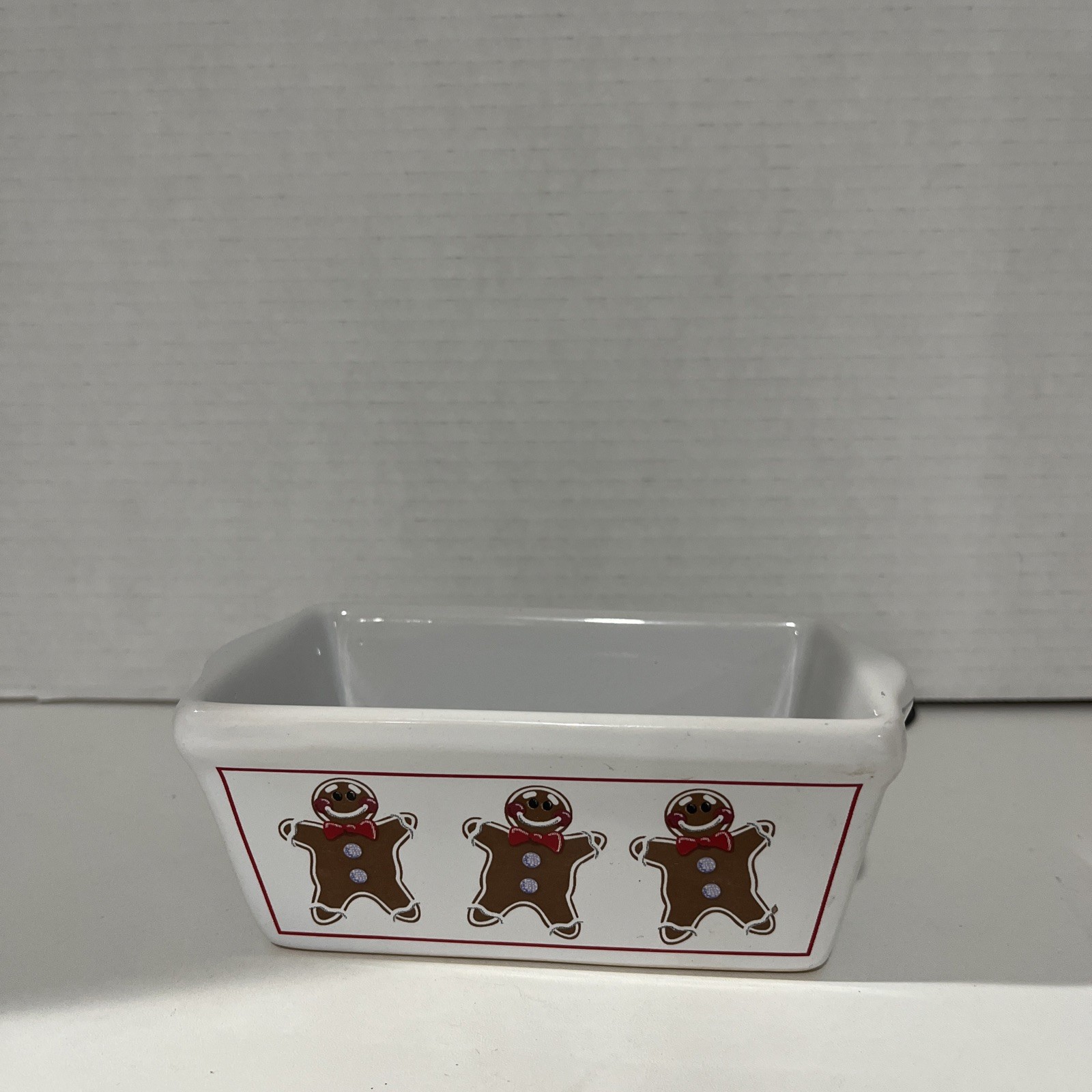 Micheals Store Mini Cake Pan with Gingerbread