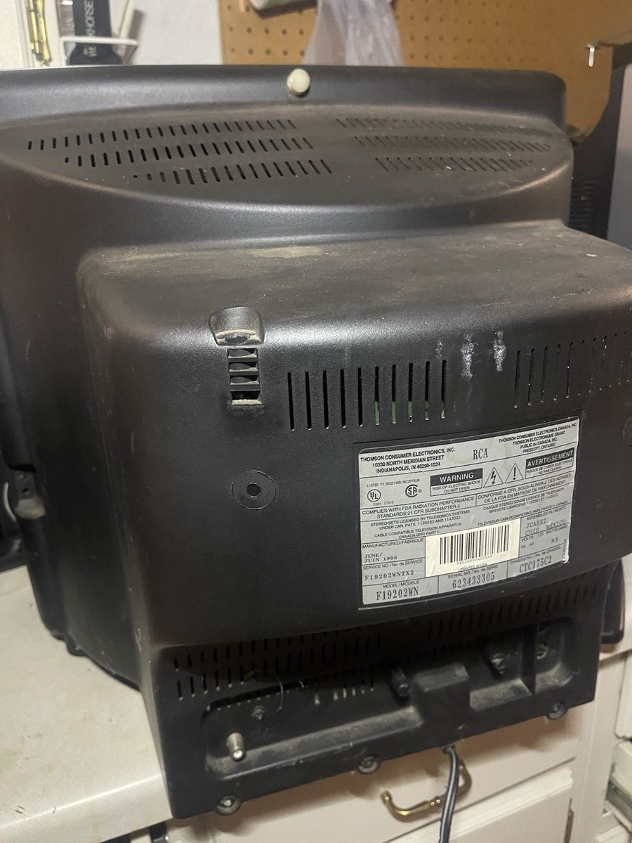 Vintage 1996 RCA XL100 color Tv Television Space Age Retro Gaming