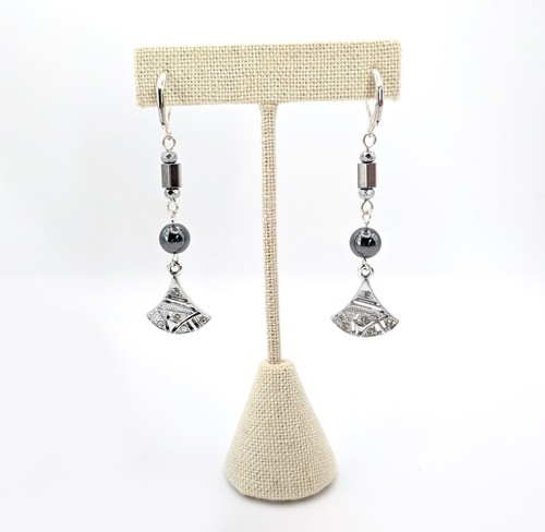 Silver and Gray Hematite Dangle Earrings with Micro-Pave Cone Pendant - Afbeelding 1 van 2
