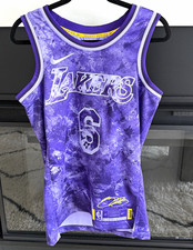 Ultimate Los Angeles Lakers Collector and Super Fan Gift Guide 42