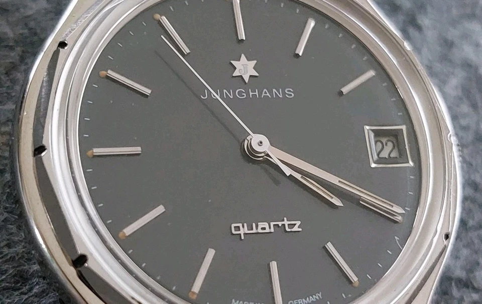 JUNGHANS QUARTZ Armbanduhr Kaliber 633.60 . Made In Germany . 1970er / 1980er - Bild 3 von 4