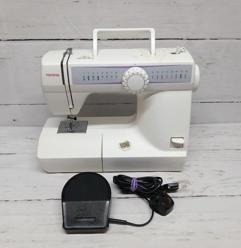 Toyota Nähmaschine DC31 Modell RS2000 mit Fußpedal - Ersatzteile oder Reparaturen