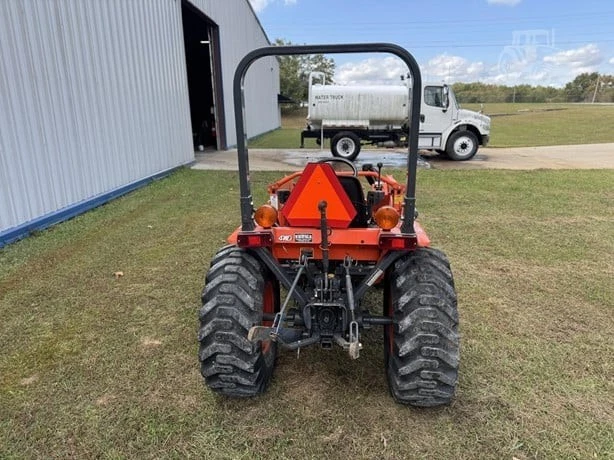 Kubota B2710HSSD 2004 Foto 3 de 4