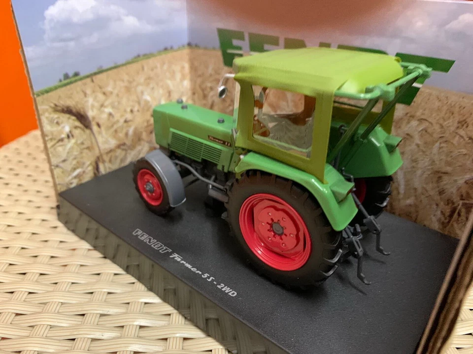 Universal hobbies 1/32 Fendt Farmer 5S With Cabin 2WD Tractor DIECAST MODEL 5291 - Image 4 of 4