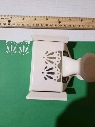 Martha Stewart Deep Edge Paper Punch - Picture 4 of 5