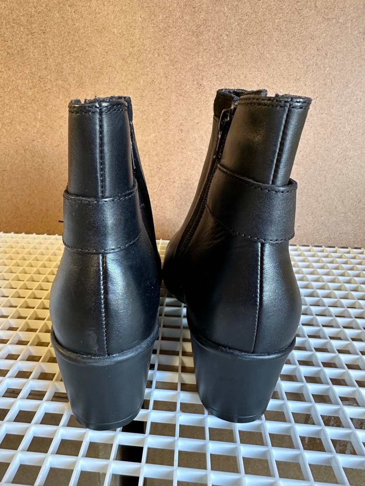 Clarks Women's Ankle Bootie, Black Leather, Size US 6.5M eBay