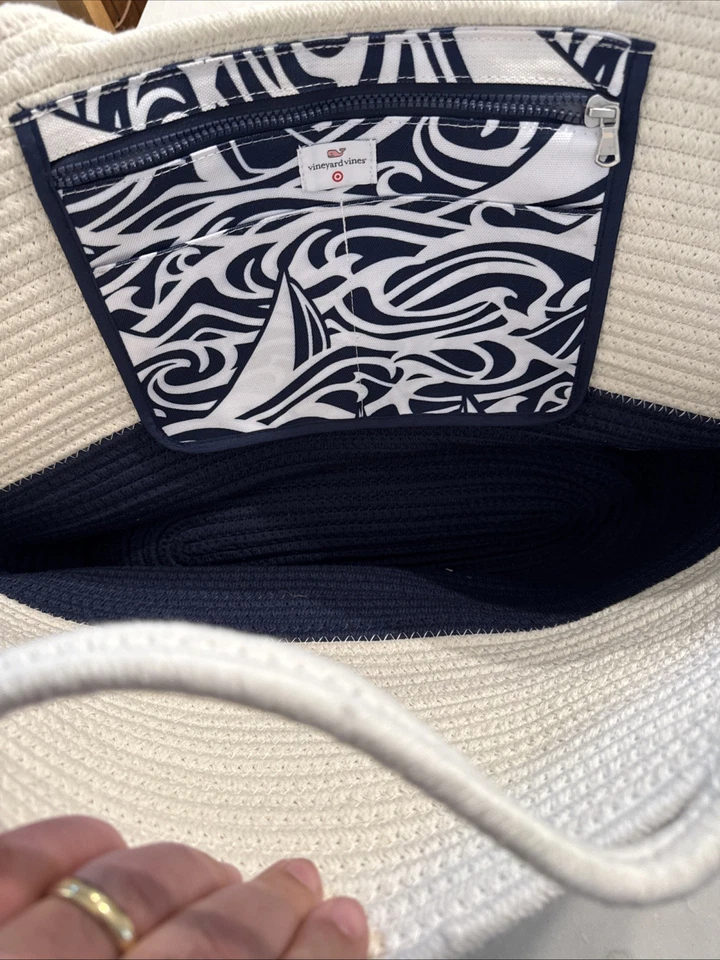   Bolsa de playa Vineyard Vines para Target  Foto 3 de 4