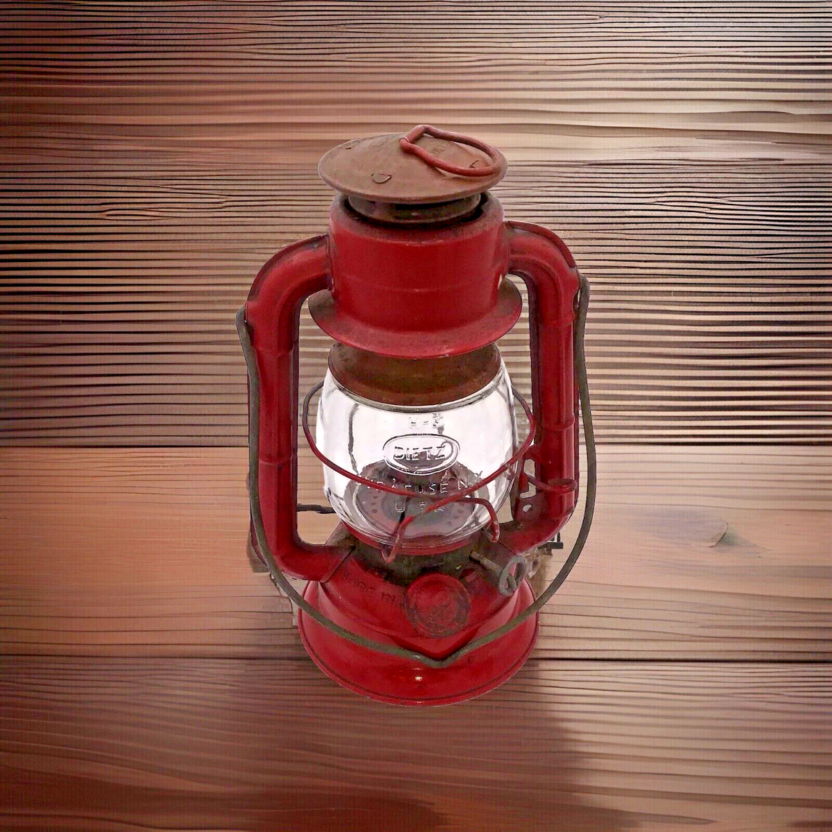 VINTAGE RED BODY DIETZ COMET LANTERN WITH HANDLE ~ MADE IN