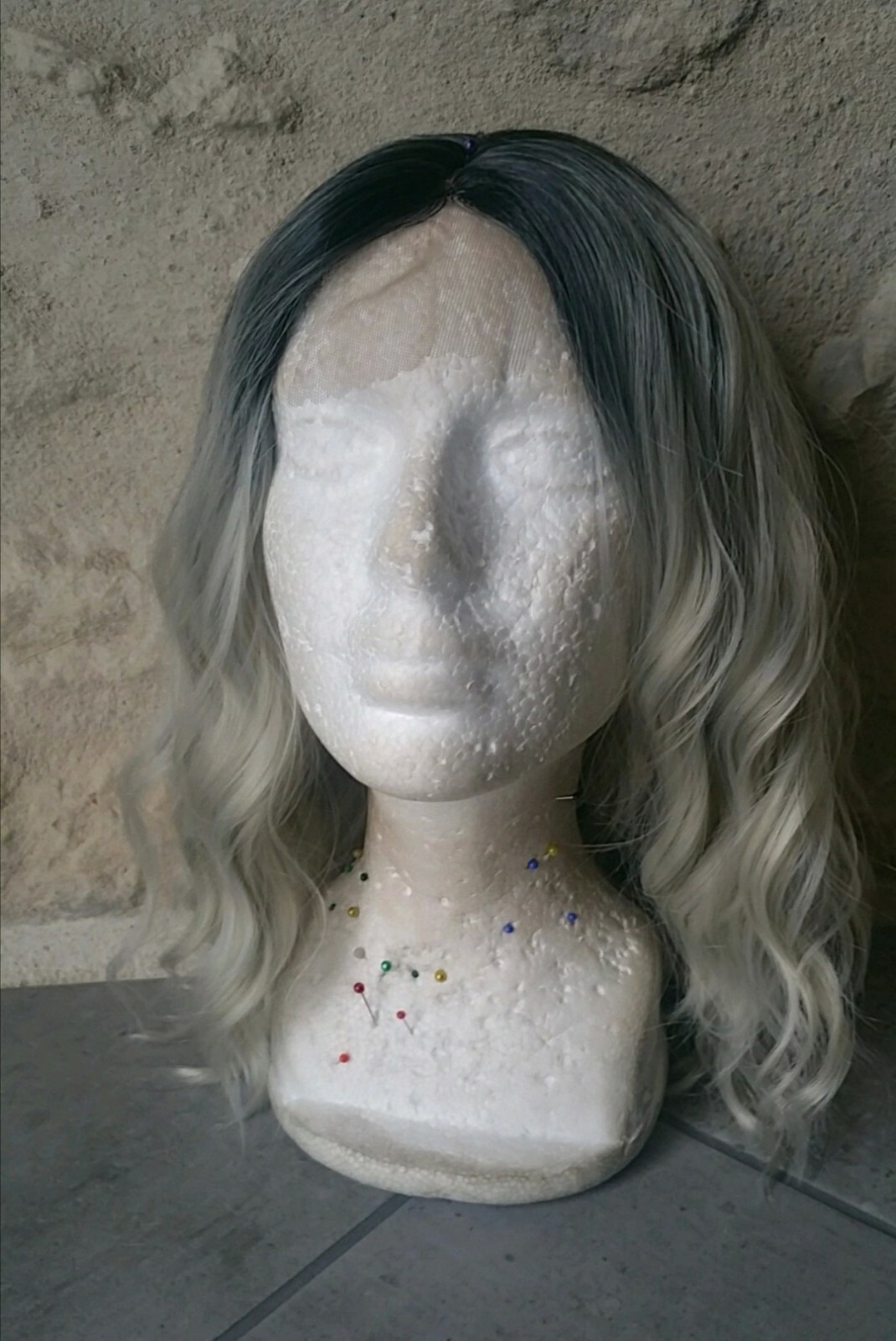 Perruque synthétique blonde clair thermorésistante et stylisable