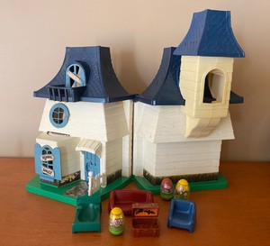 weeble wobble haunted house