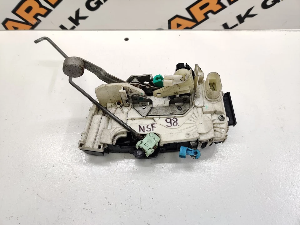 2008 DODGE NITRO 2.8 CRD LEFT FRONT DOOR LOCK LATCH 04589469AD - Image 2 of 4