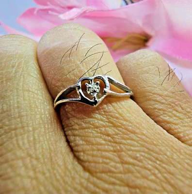 Marked 10K white gold ring Sz 7.25 w/ heart shaped 1.21g- Tested- S50