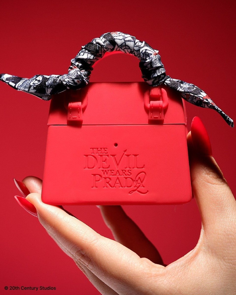 The DEVIL Wears PRADA2 Cover Case for Apple AirPods 3 (Korea