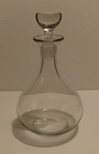 Vintage mundgeblasene Glaskaraffe in Gl&uuml;hbirnenform flacher Stopfen